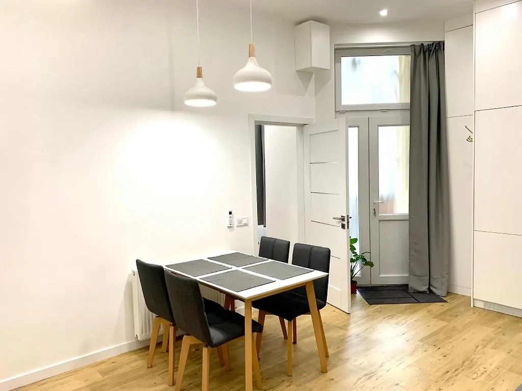 Colton Budapest Paulay Apartments 0*,