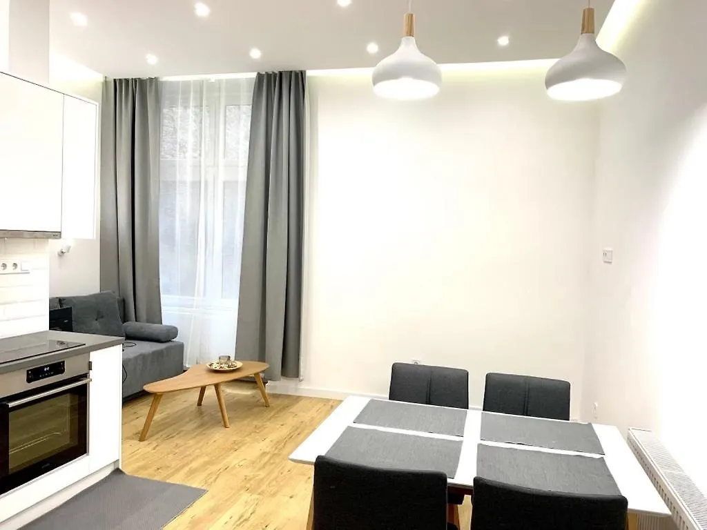 Colton Budapest Paulay Apartments