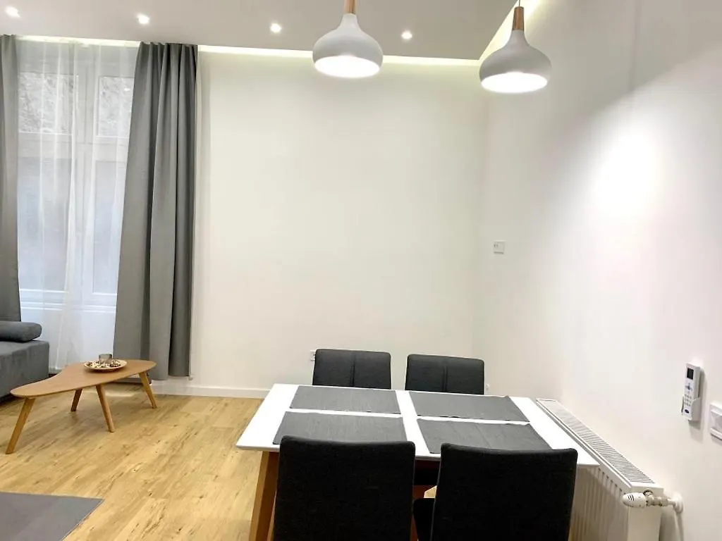 Colton Budapest Paulay Apartments
