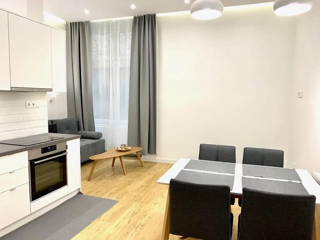 Colton Budapest Paulay Apartments Hungary