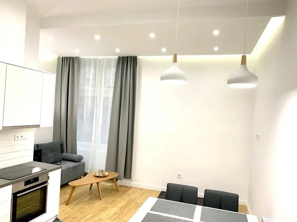 Colton Budapest Paulay Apartments Hungary