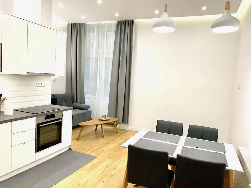 Colton Budapest Paulay Apartments