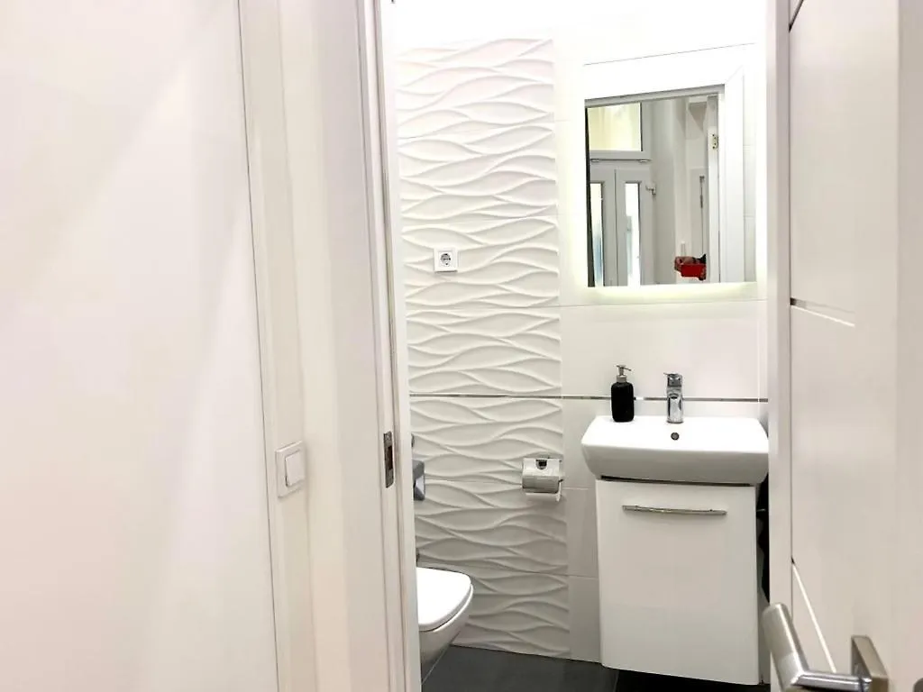 Colton Budapest Paulay Apartments