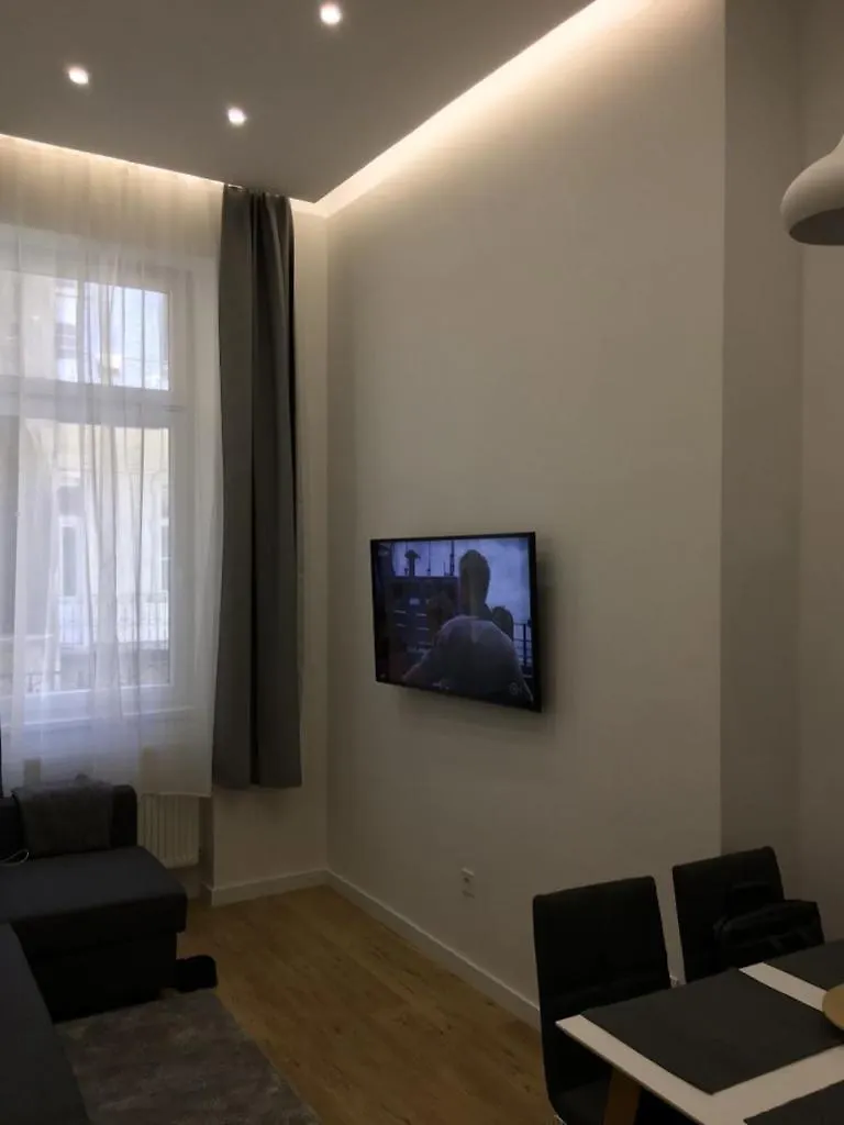 Colton Budapest Paulay Apartments 0*,