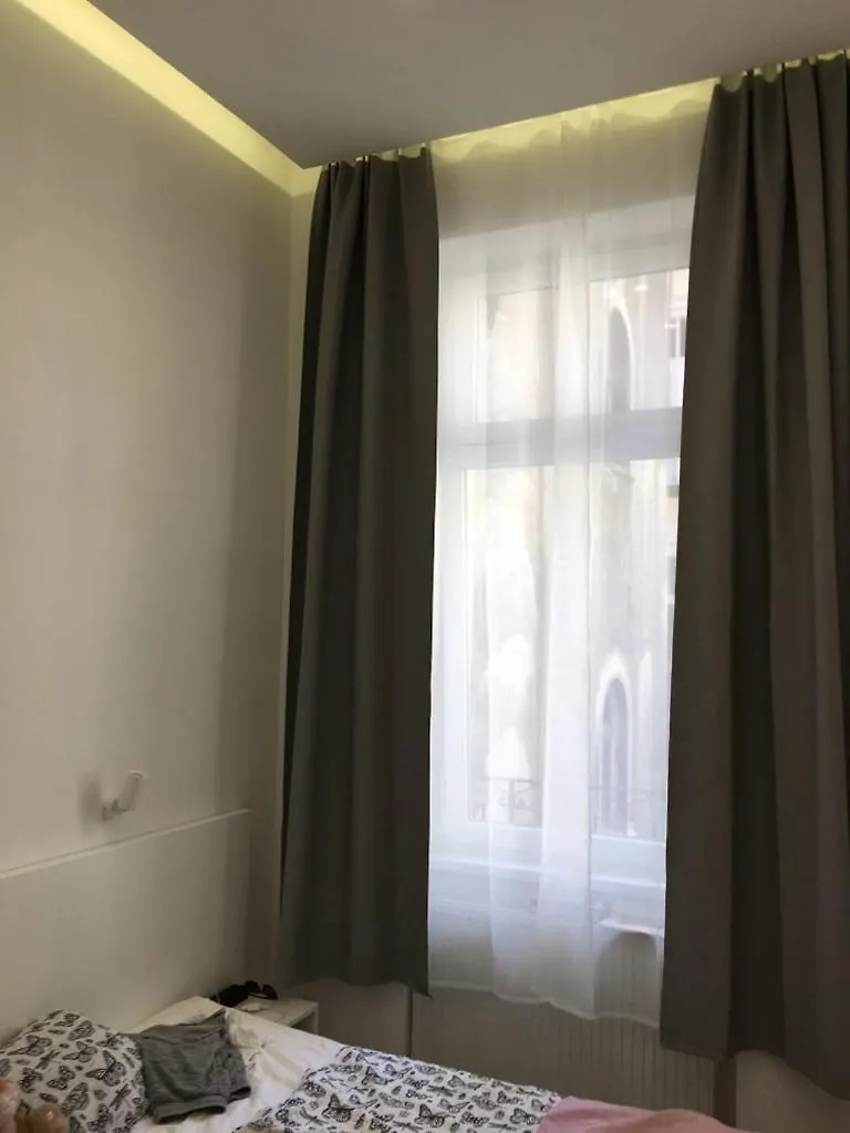 Colton Budapest Paulay Apartments