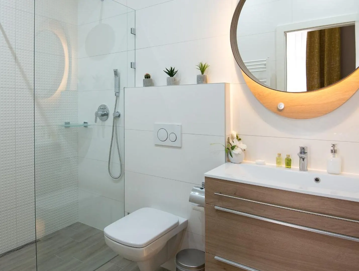 Colton Budapest Paulay Apartments