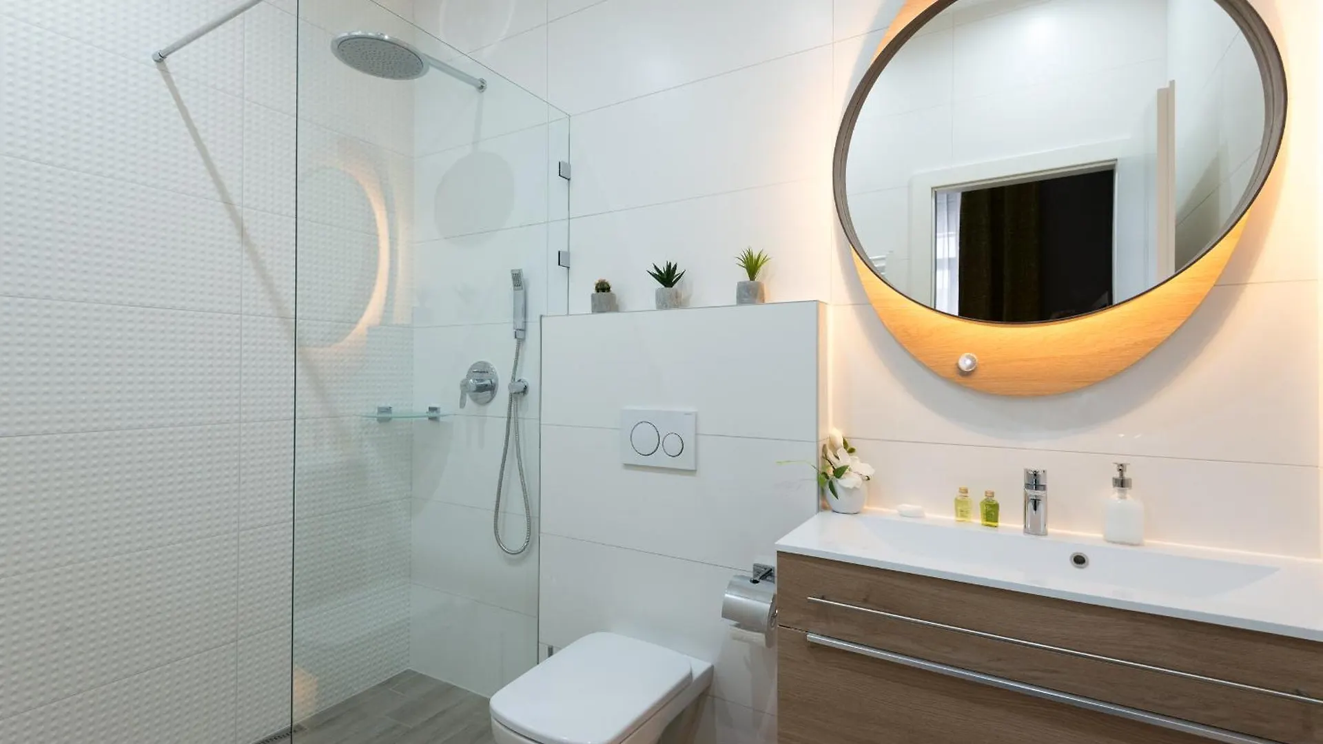 Colton Budapest Paulay Apartments